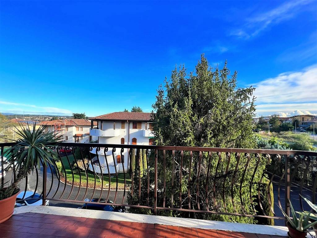 Appartamento a Peschiera del garda in Viale degli Alpini - Foto 2