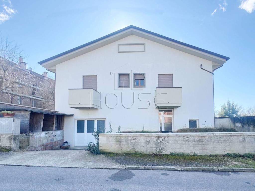 Appartamento a Città di castello in Via Repubblica della val d'Ossola, 45 - Foto 2