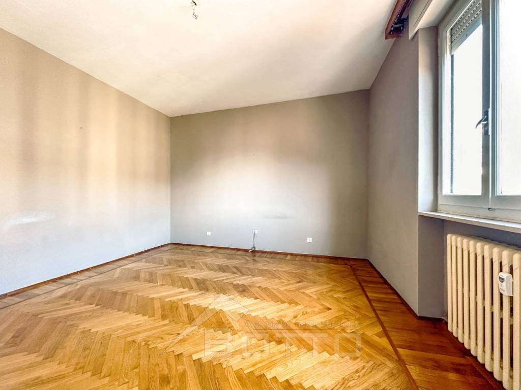 Appartamento a Borgosesia in via XX settembre 33 - Foto 2