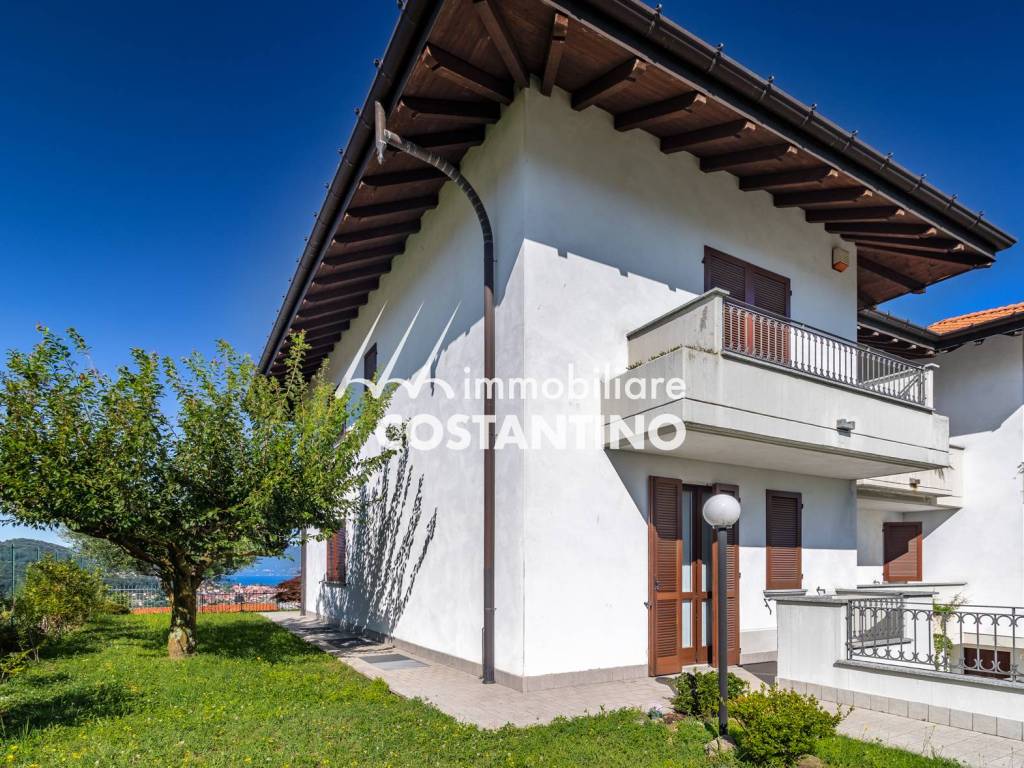Villa a Luino in Via Moncucco, 47 - Foto 3
