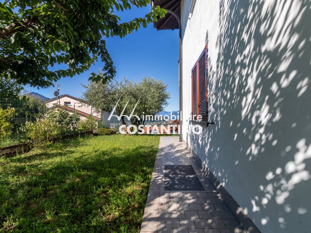 Villa a Luino in Via Moncucco, 47 - Foto 4
