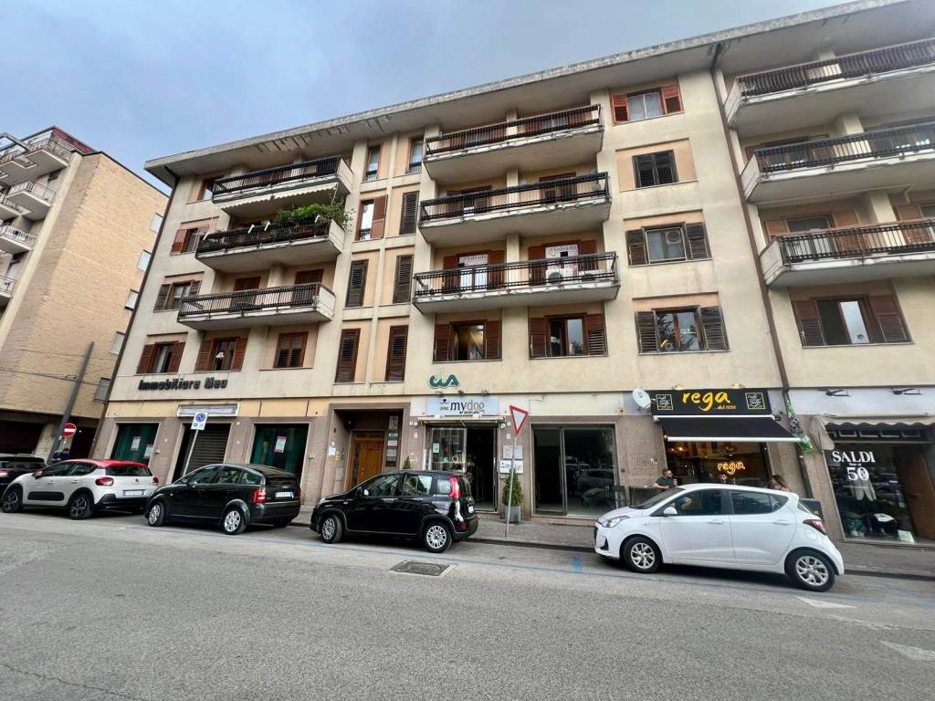 Immobile a Avellino in Piazza Alfredo de Marsico - Foto 3