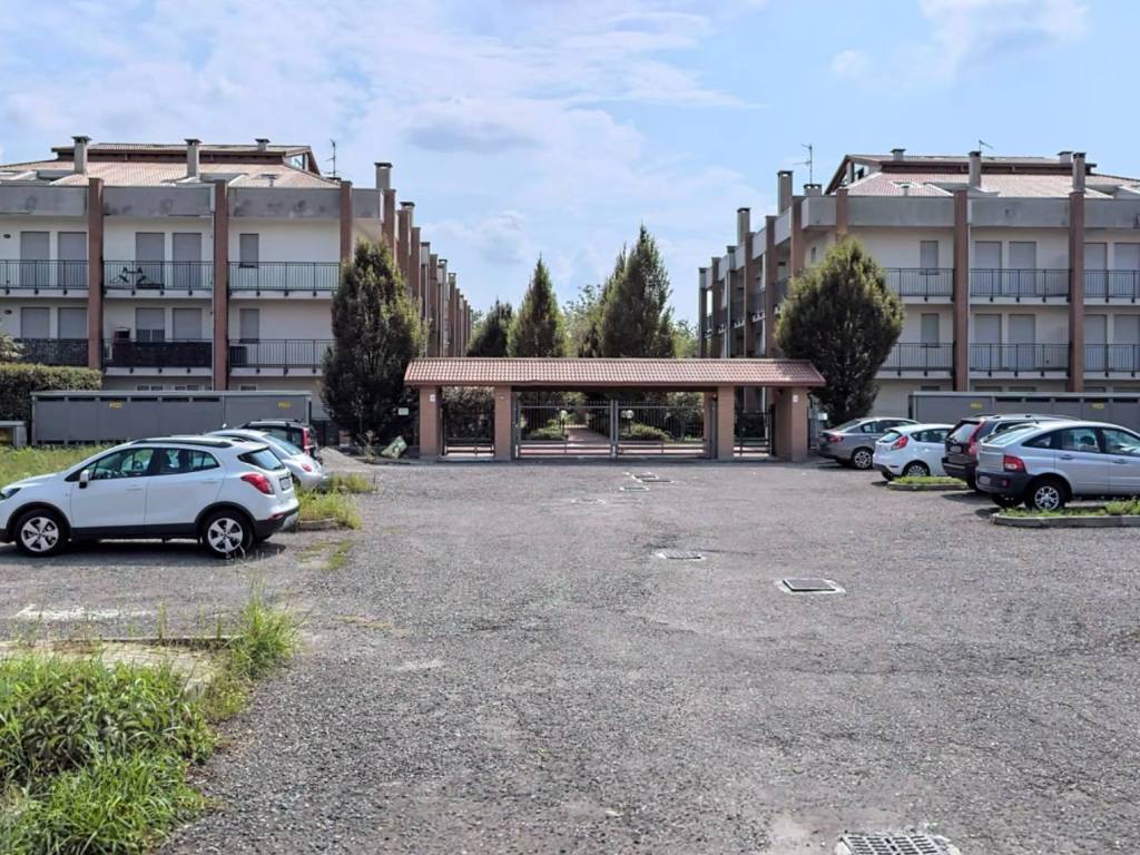 Appartamento a Cardano al campo in Via Cadore, 24 - Foto 3
