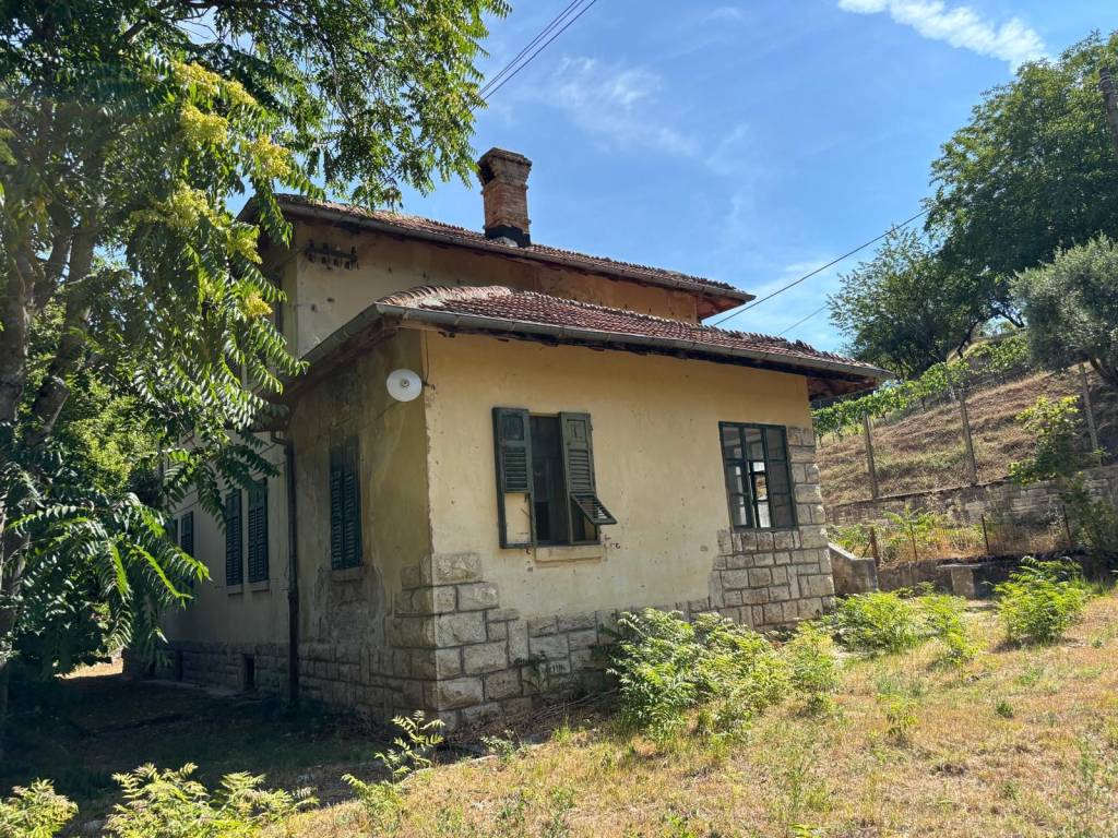 Villa a Acquasanta terme in Frazione Centrale - Foto 2