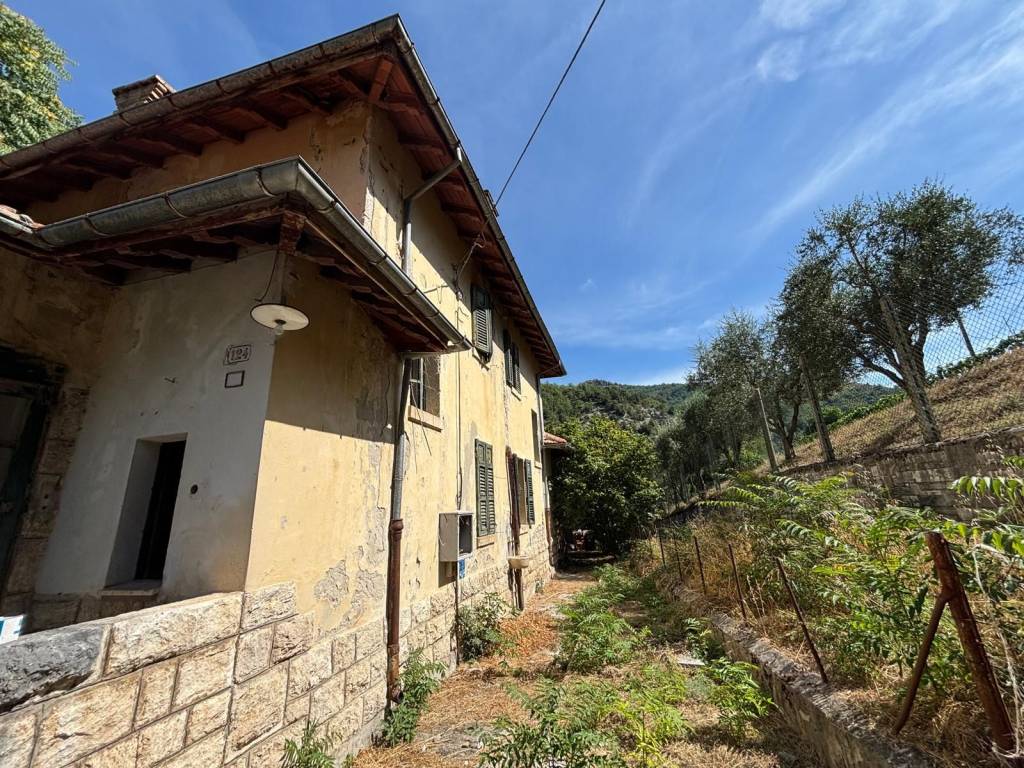Villa a Acquasanta terme in Frazione Centrale - Foto 4