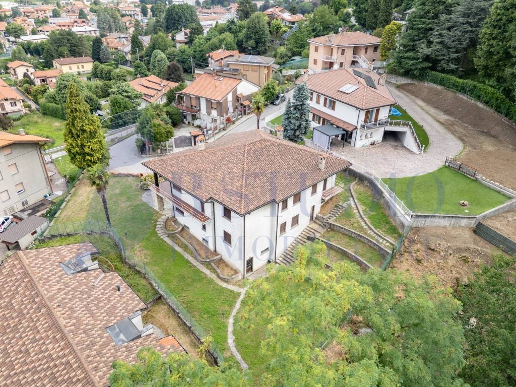 Villa a Dolzago in Via Don E. Ronchi, 18 - Foto 2