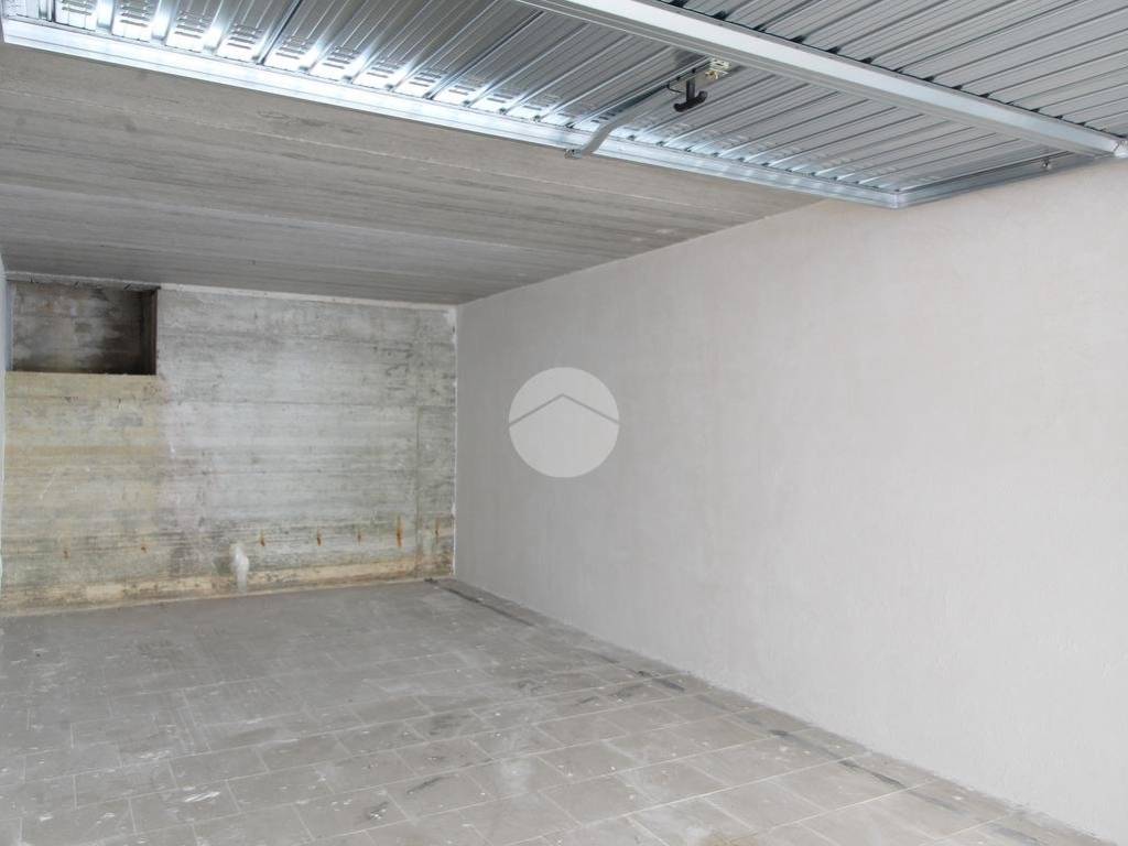 Box / garage a Alba adriatica in Garage Via Cavour, 75 - Foto 4