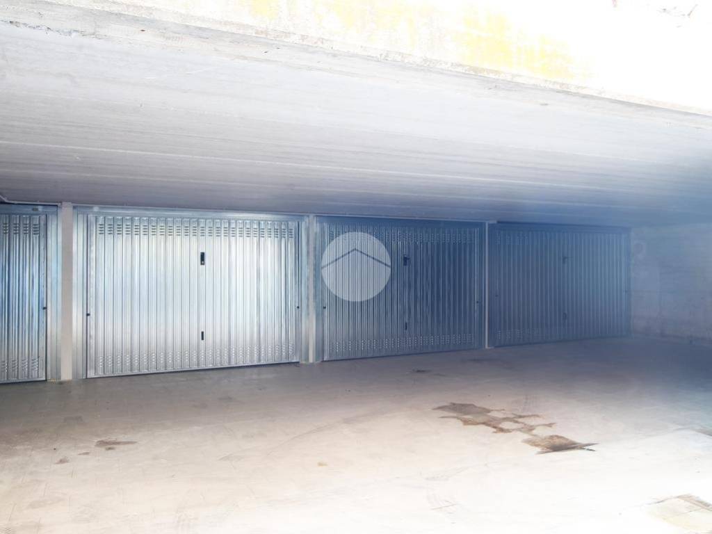 Box / garage a Alba adriatica in Garage Via Cavour, 75 - Foto 5
