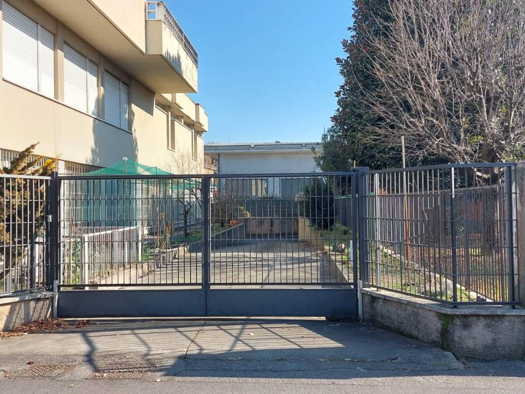 Palazzo / stabile a Samarate in Via Tonale, 10 - Foto 3
