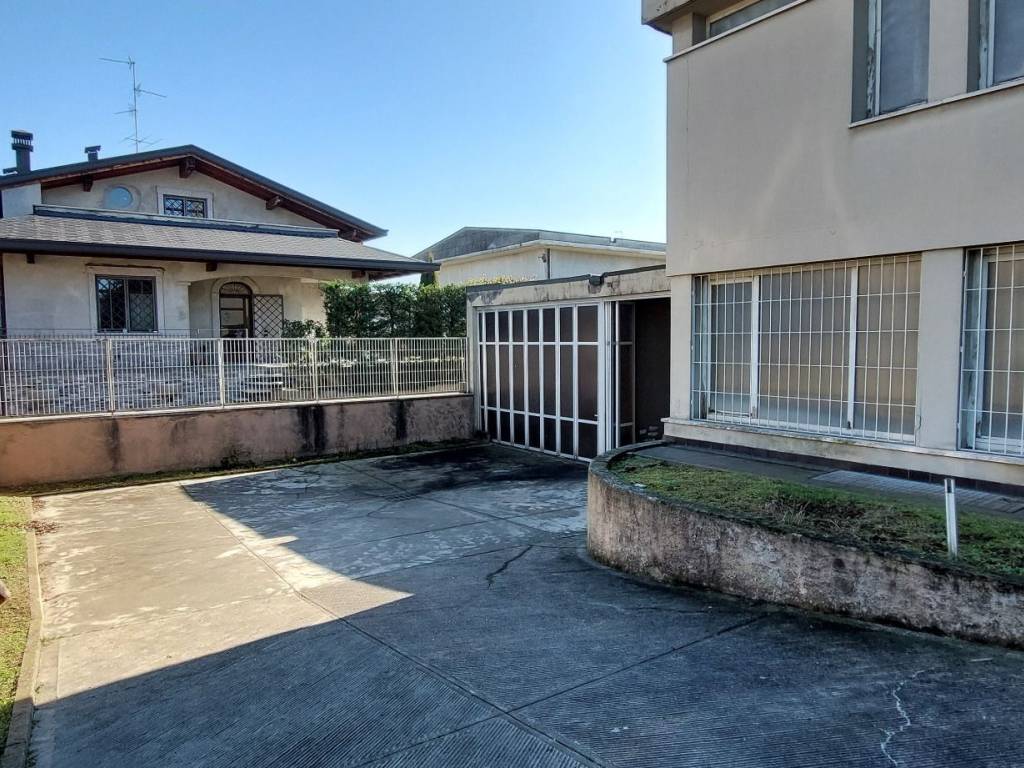 Palazzo / stabile a Samarate in Via Tonale, 10 - Foto 4