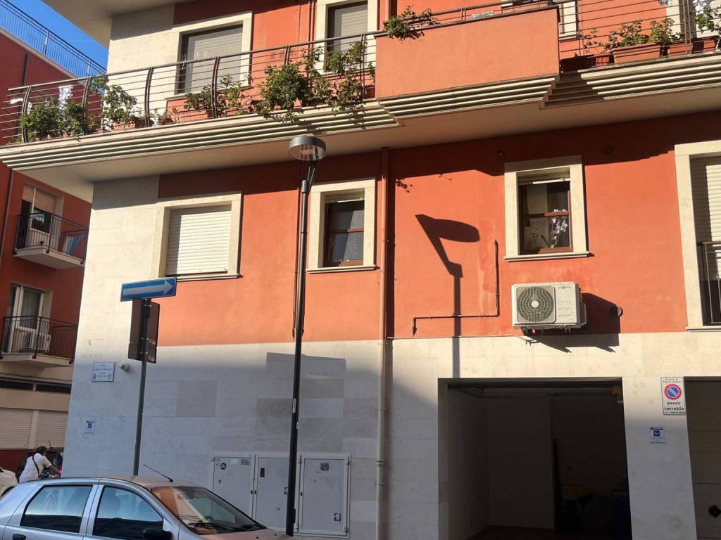 Box / garage a Pescara in Via Carlo Poerio, 46 - Foto 2