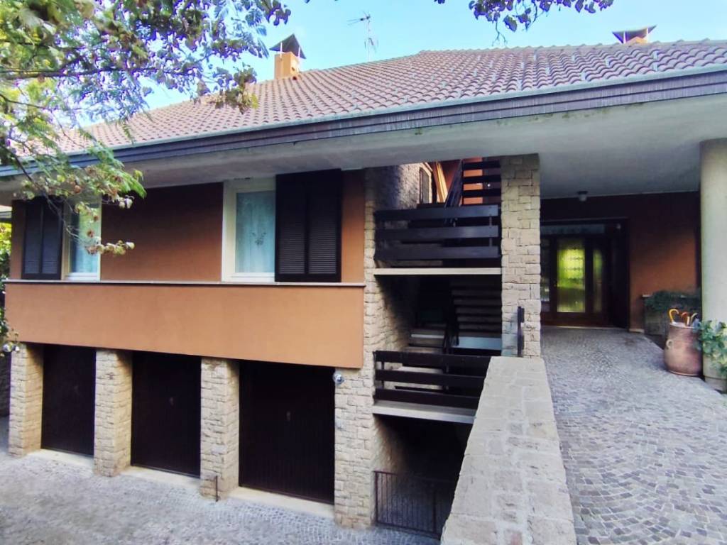 Villa a Gorla minore in Via Roma, 11 - Foto 4