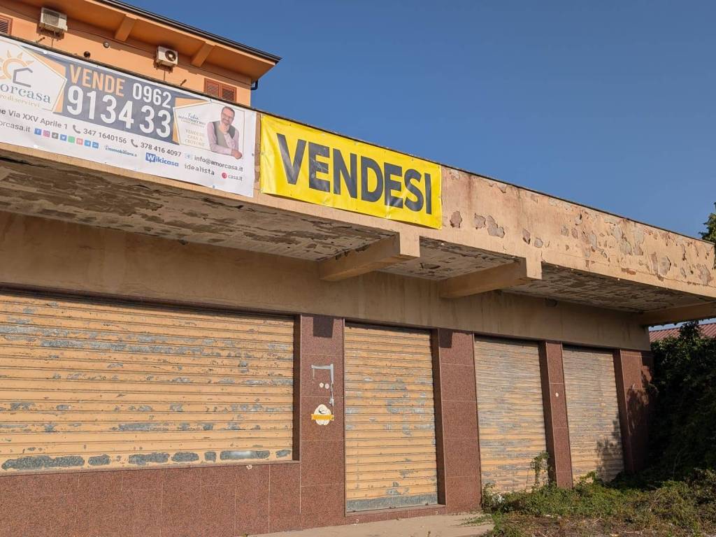 Palazzo / stabile a Crotone in SS106 - Foto 4