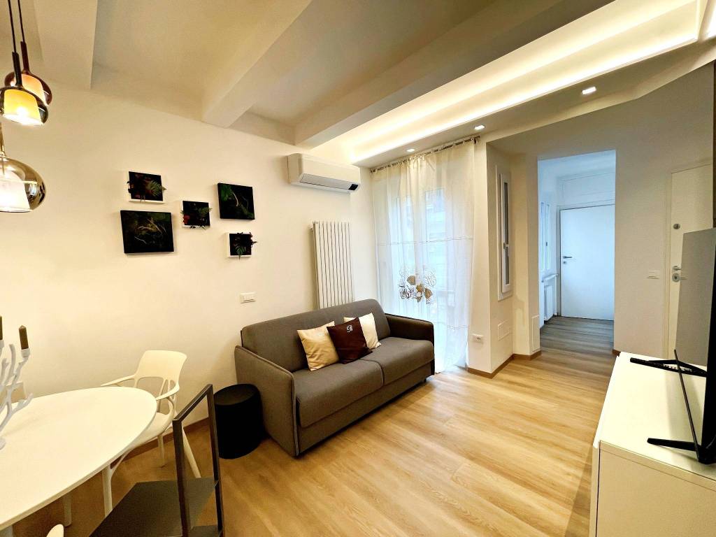 Appartamento a Riccione in Viale Maria Ceccarini, 88 - Foto 2
