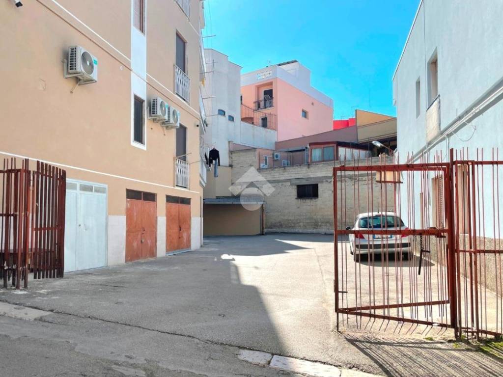 Box / garage a Canosa di puglia in Via Arturo Toscanini, 6 - Foto 2