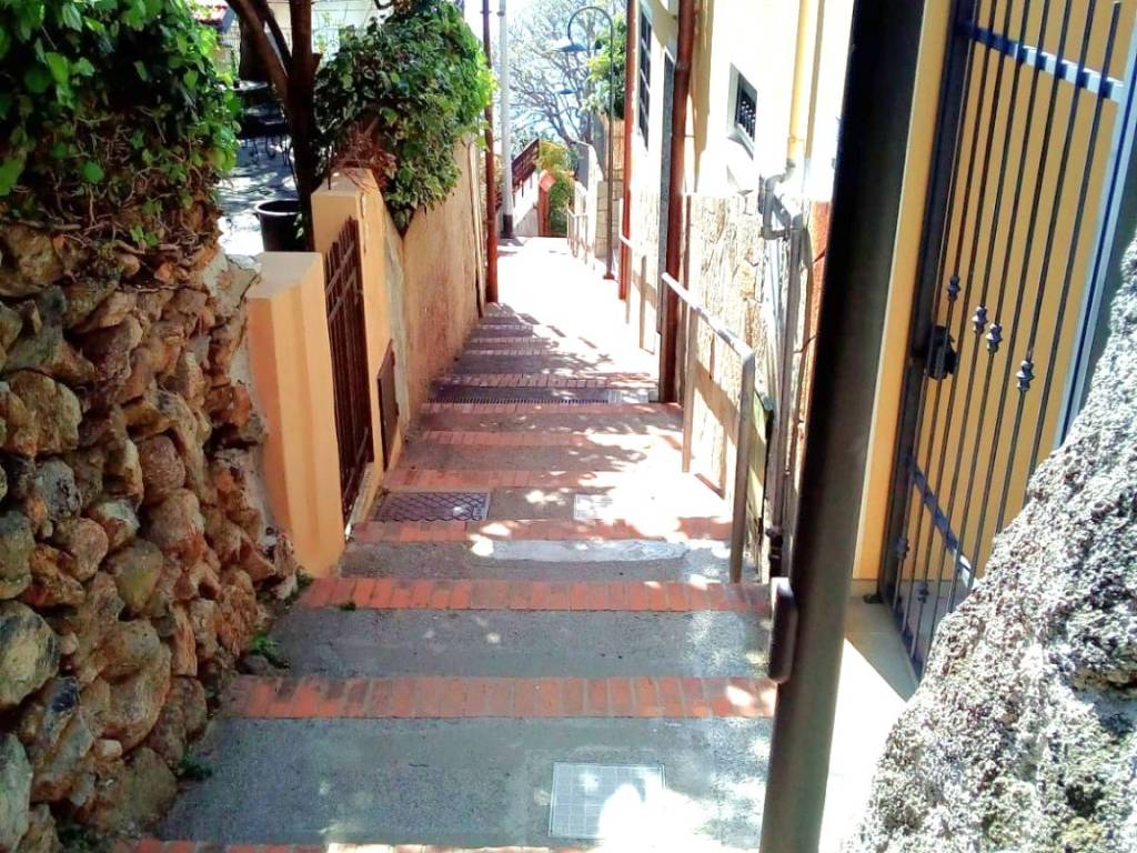 Casa indipendente a Bergeggi in Via Cristoforo Colombo - Foto 2