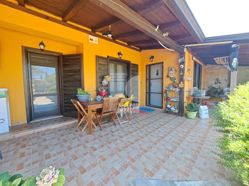 Villetta a schiera a Crotone in via delle begonie - Foto 2