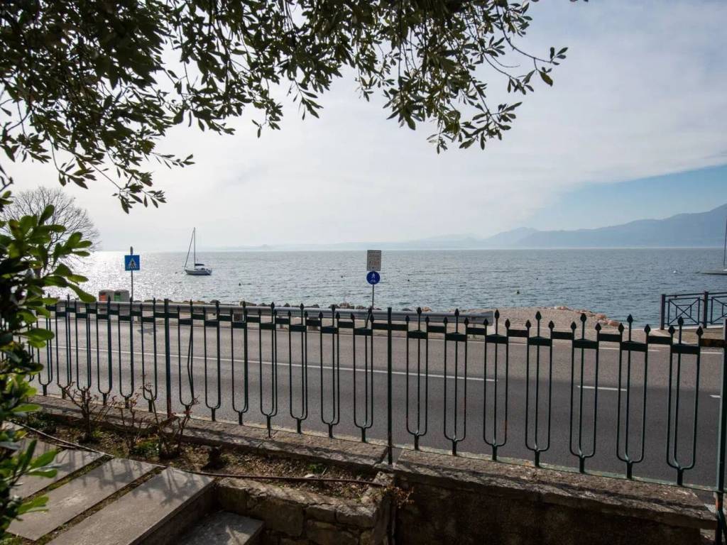 Villa a Torri del benaco in Via Gardesana, 56 - Foto 3