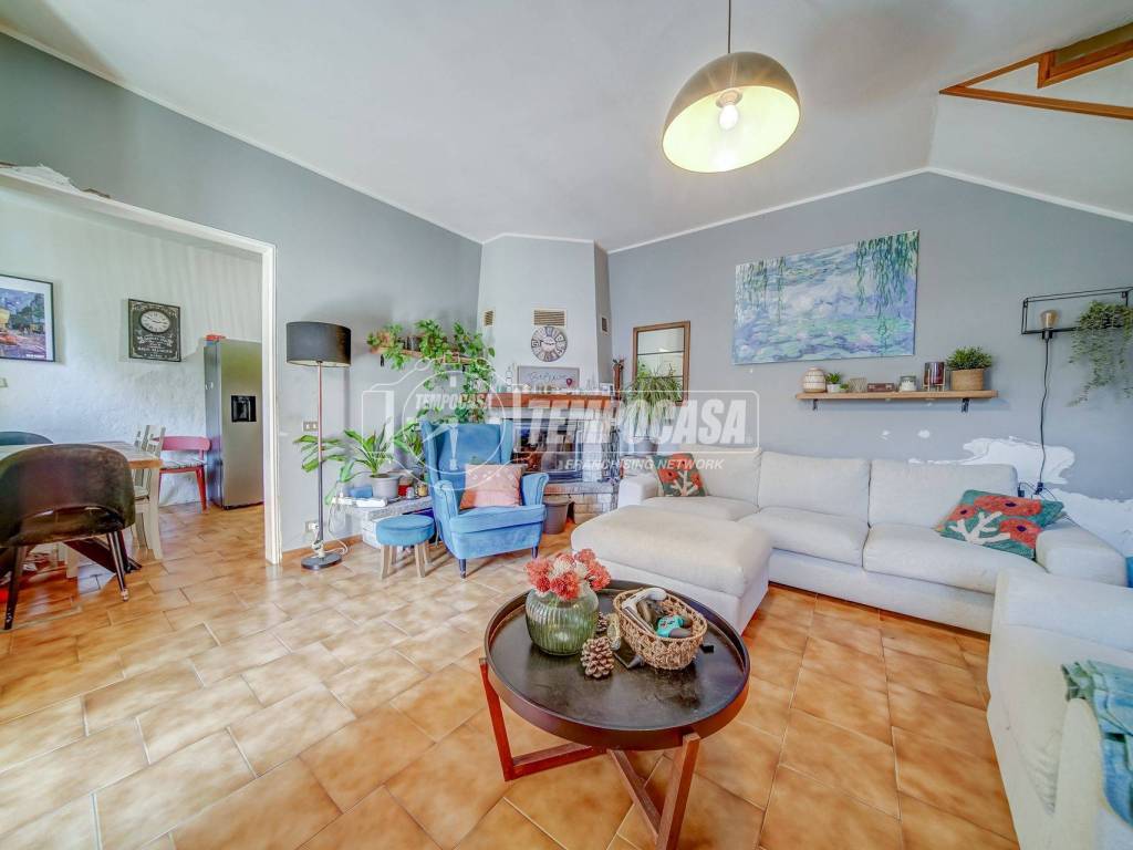 Appartamento a Angera in Via Guglielmo Marconi, 17 - Foto 5