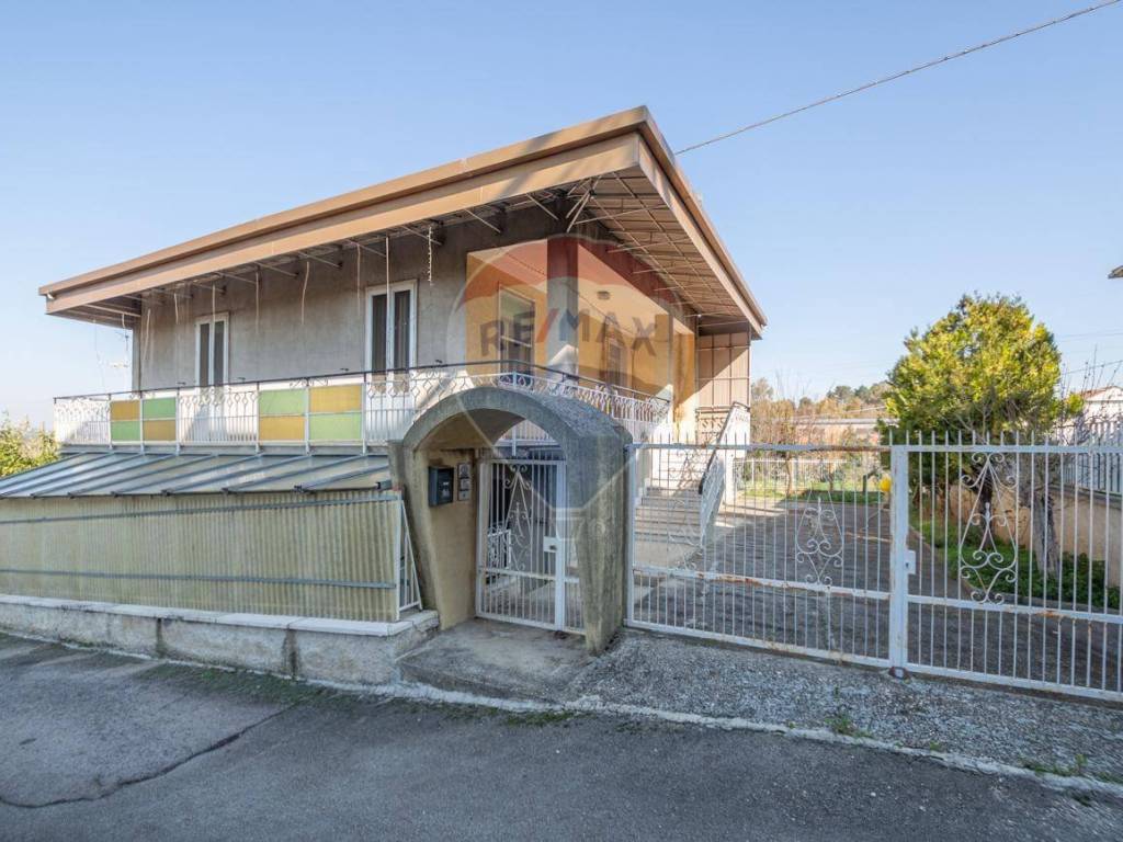 Casa indipendente a Chieti in VIALE DELL` UNITA` D` ITALIA, 539 - Foto 3