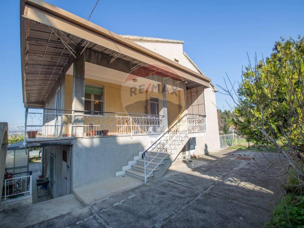 Casa indipendente a Chieti in VIALE DELL` UNITA` D` ITALIA, 539 - Foto 4