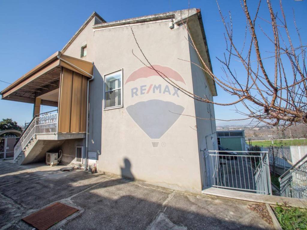 Casa indipendente a Chieti in VIALE DELL` UNITA` D` ITALIA, 539 - Foto 5