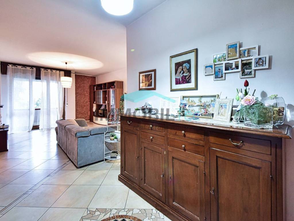 Appartamento a Saronno in Via Fratelli Cervi, 27 - Foto 2