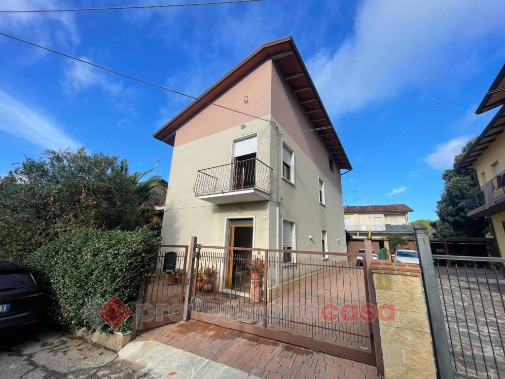 Casa indipendente a Perugia in Strada Tiberina Nord - Foto 2