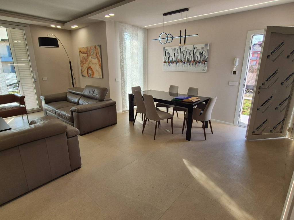 Villa a Sesto calende in Via Vittorio Tognoli - Foto 2