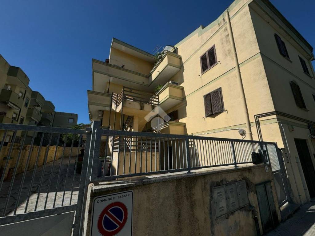 Appartamento a Sassari in Via Giovanni Bruno, 6 - Foto 2