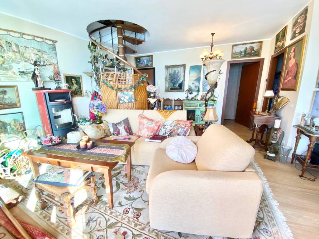 Attico / mansarda a Tronzano lago maggiore in Via Riviera - Foto 2