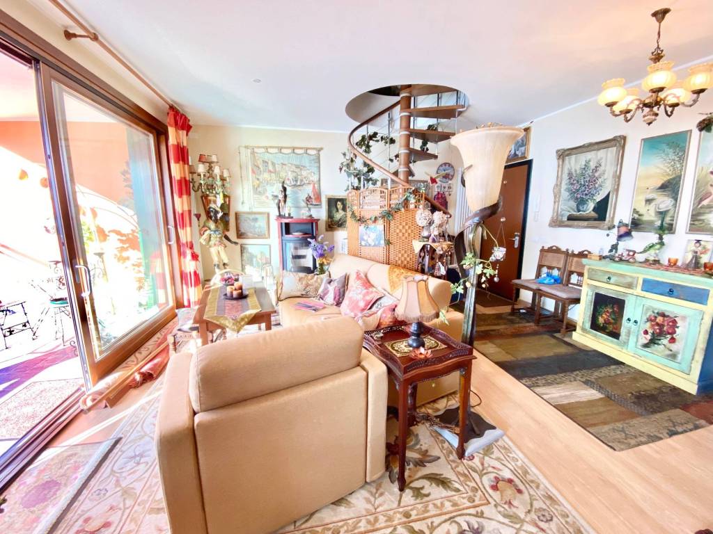 Attico / mansarda a Tronzano lago maggiore in Via Riviera - Foto 3