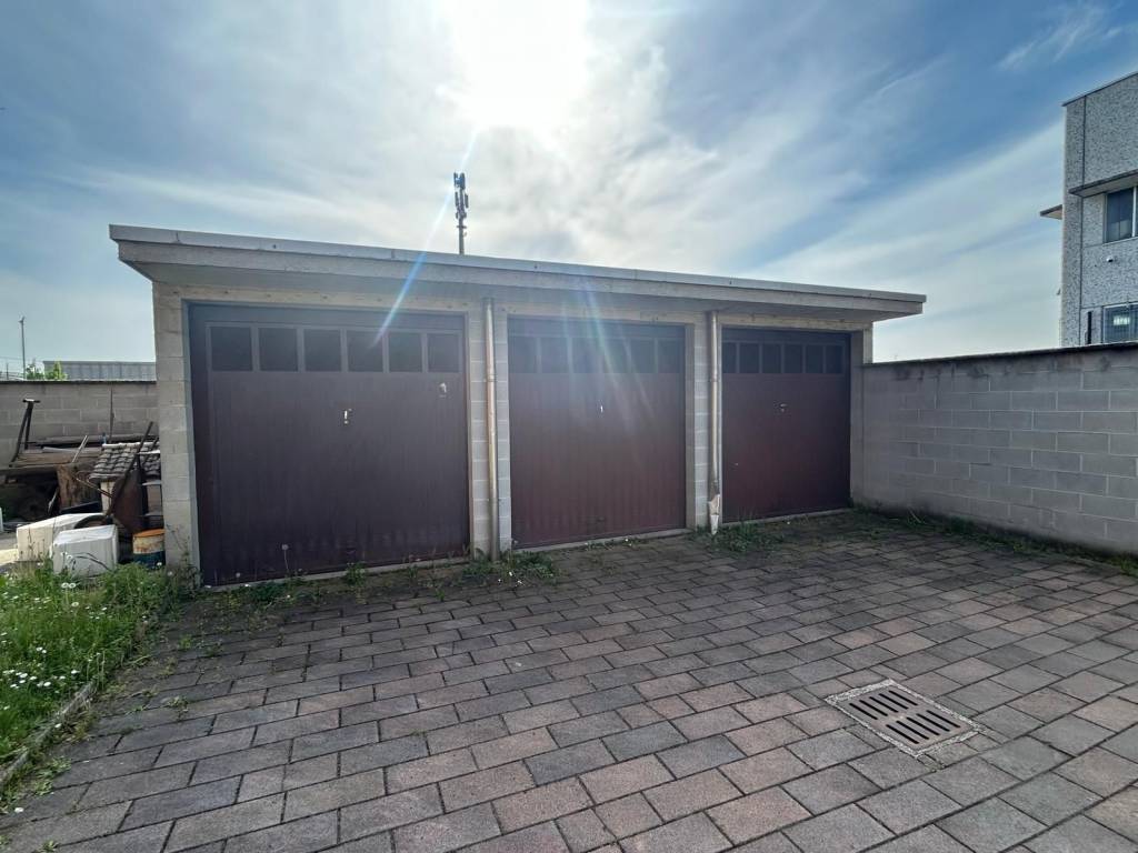 Box / garage a Uboldo in Via Giuseppe Mazzini, 56 - Foto 2