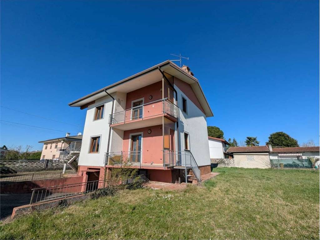 Villa a Capriva del friuli in Via Pertini - Foto 4