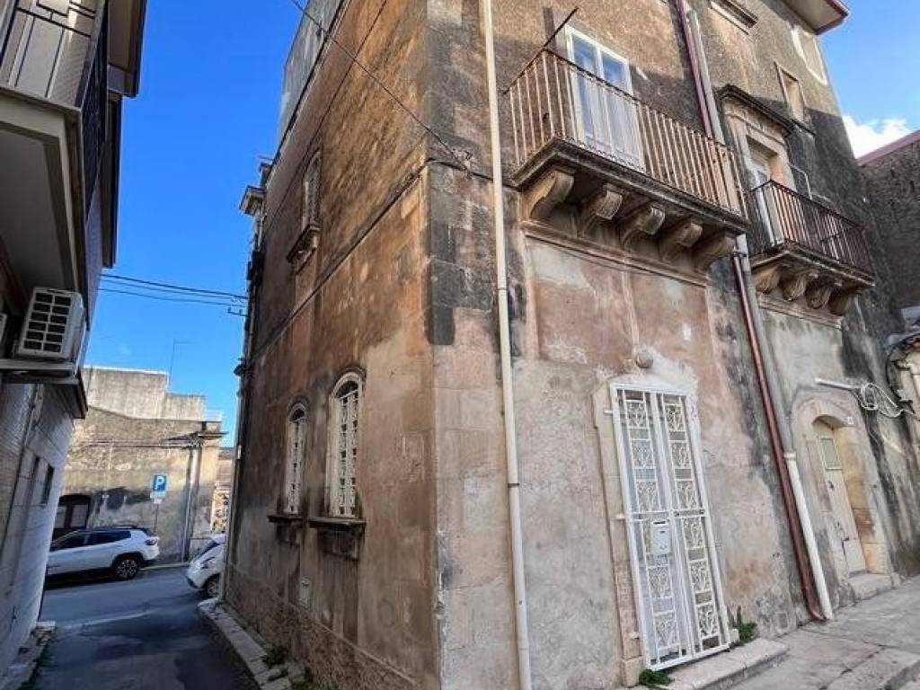 Casa indipendente a Avola in Piazza Regina Elena, 9 - Foto 3