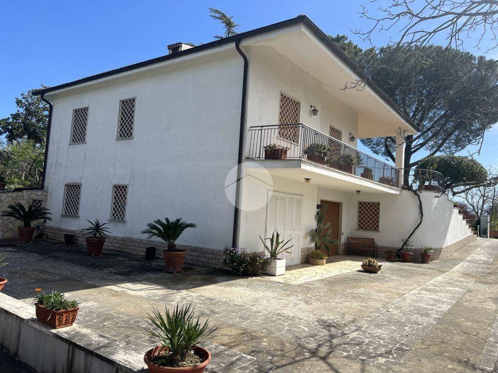 Villa a Fara in sabina in Via dei Cavalli, 68 - Foto 4