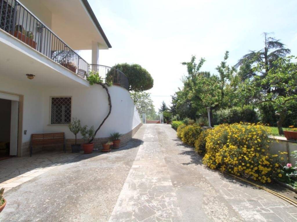 Villa a Fara in sabina in Via dei Cavalli, 68 - Foto 5