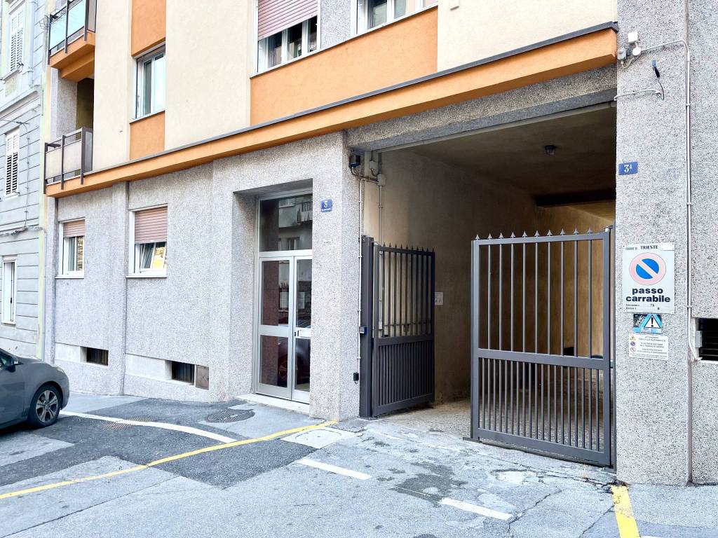 Box / garage a Trieste in Via Sottoripa, 5 - Foto 4