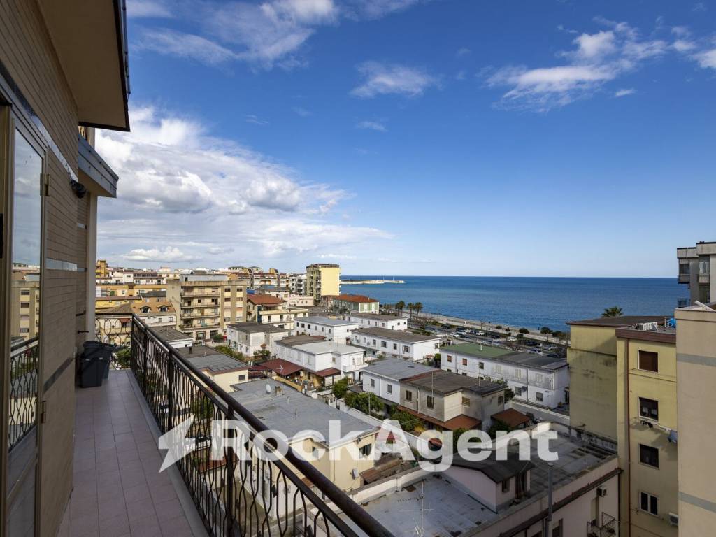 Appartamento a Catanzaro in Viale Crotone, 9 - Foto 2