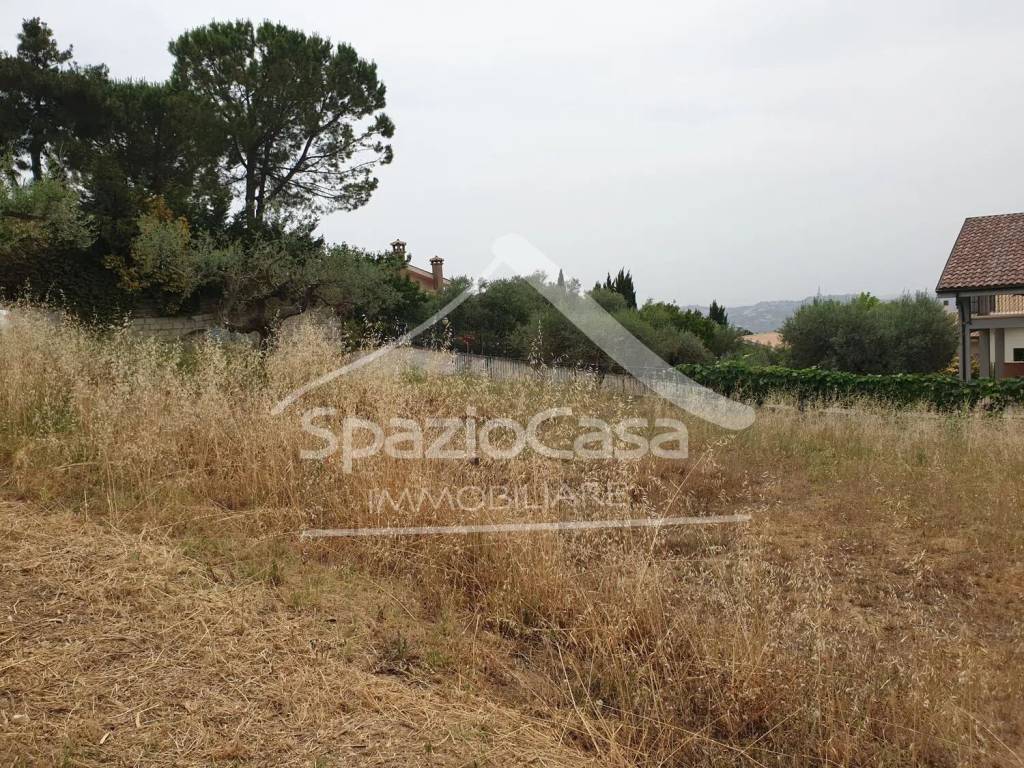 Terreno a Città sant'angelo in Viale Colle Delle More S.N.C. - Foto 2