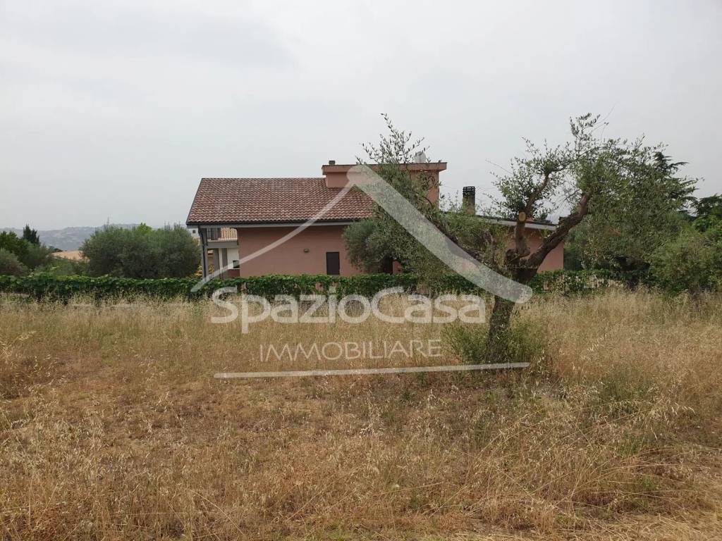 Terreno a Città sant'angelo in Viale Colle Delle More S.N.C. - Foto 3