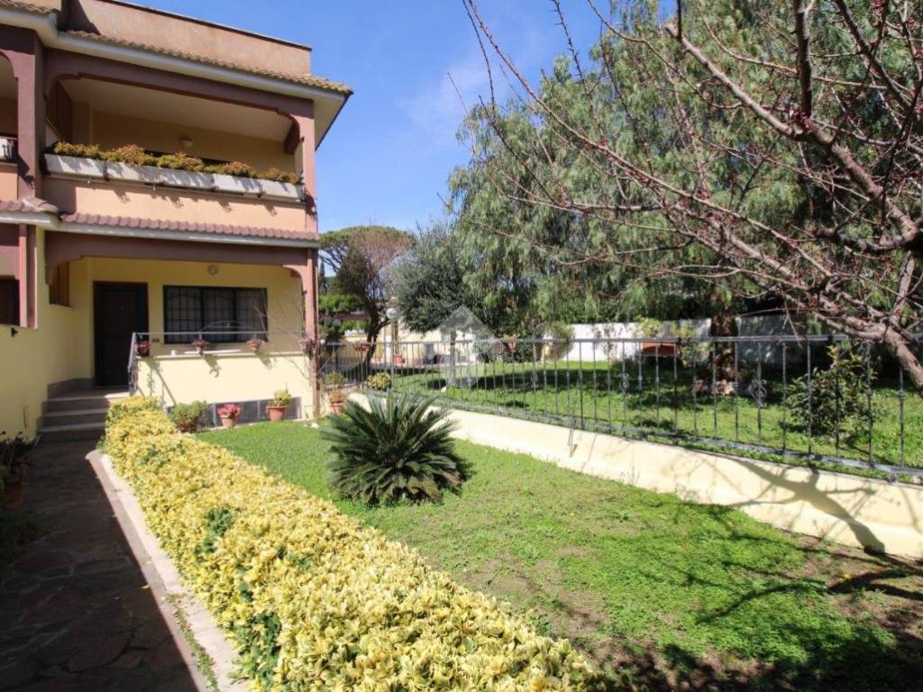 Villetta a schiera a Anzio in Via dei Gelsi, 043 - Foto 1