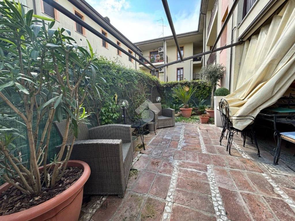 Appartamento a Reggio emilia in Via Dante Zanichelli - Foto 5