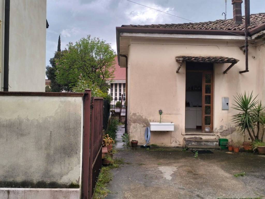 Casa indipendente a San giovanni lupatoto in Via Enrico Toti, 4 - Foto 2