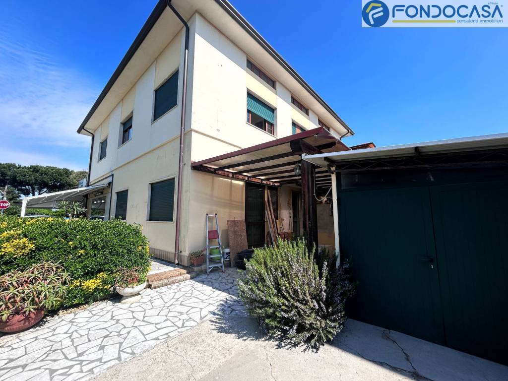 Appartamento a Camaiore in via Michelangelo Buonarroti - Foto 3