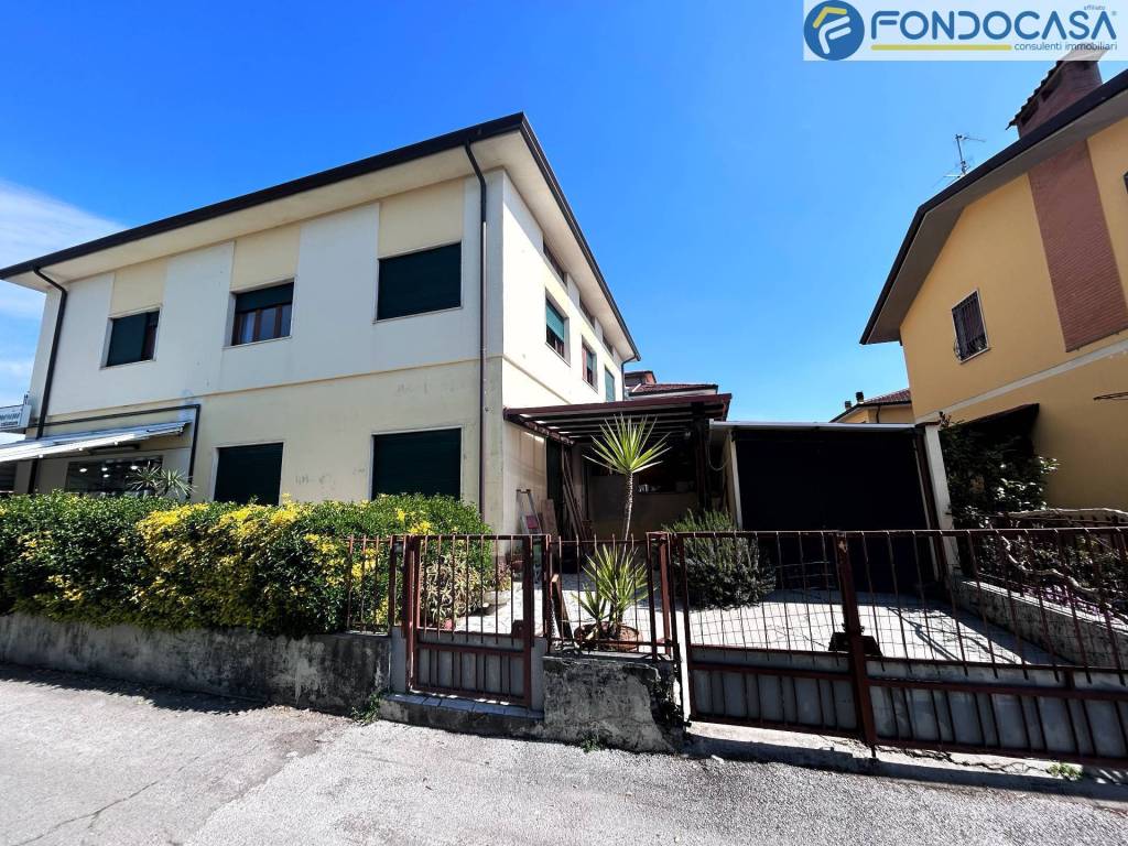 Appartamento a Camaiore in via Michelangelo Buonarroti - Foto 4