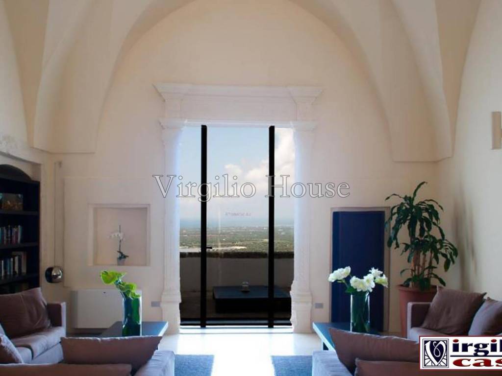 Palazzo / stabile a Ostuni in Largo Arcivescovo Teodoro Trinchera, 29 - Foto 2