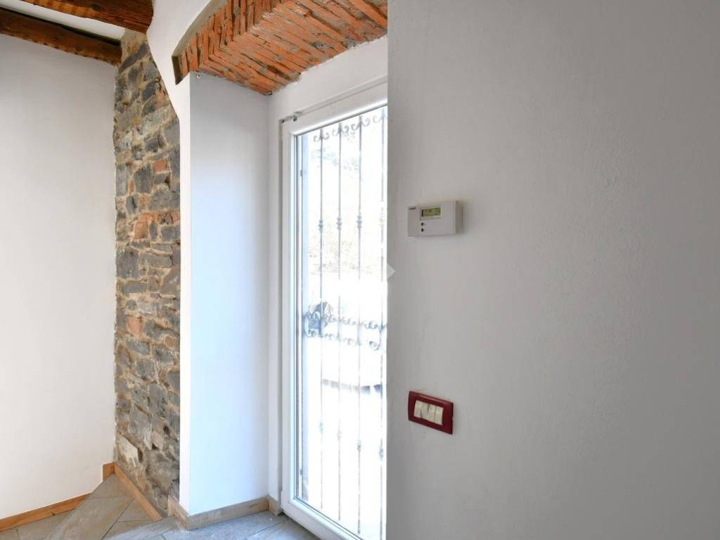 Appartamento a Como in Via Napoleona, 32 - Foto 2