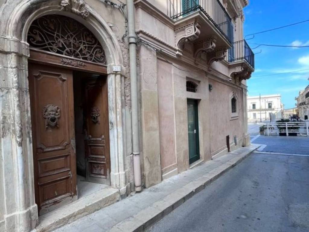 Casa indipendente a Rosolini in Piazza Garibaldi s.n.c - Foto 3