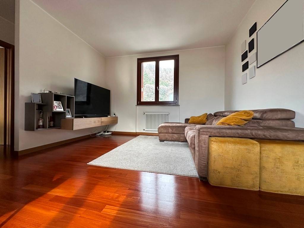 Appartamento a Canzo in Via Alessandro Verza - Foto 2